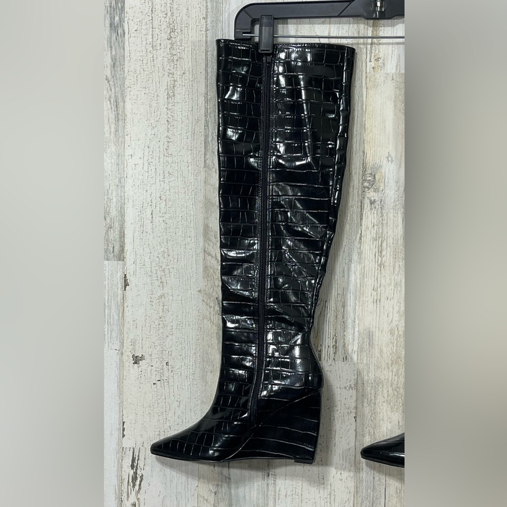 Miss Lola Knee-High Black Boots Faux Animal Skin Texture Zip Up Size 5.5 - Picture 3 of 16